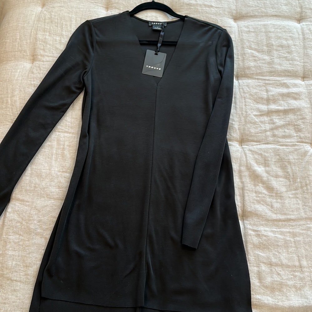 Trouve tunic, size small. NWT! Front of tunic measures 32”, back measures 35”